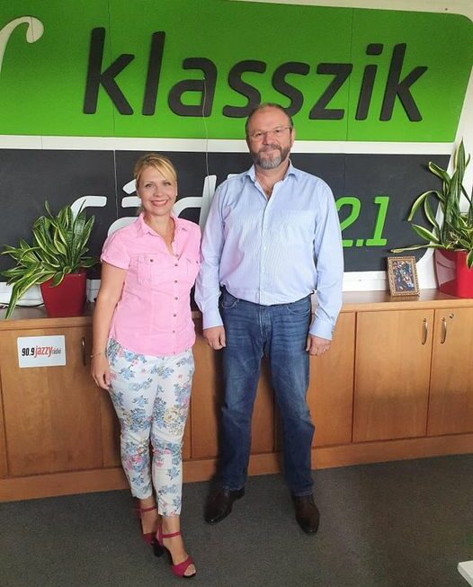 AZ ESTI BROADWAY VENDÉGE KISS- ATILLA