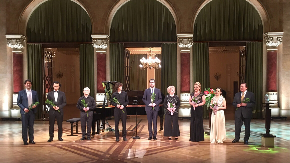 BUDAPESTRŐL LOS ANGELESBE LISZT ZENÉJÉVEL