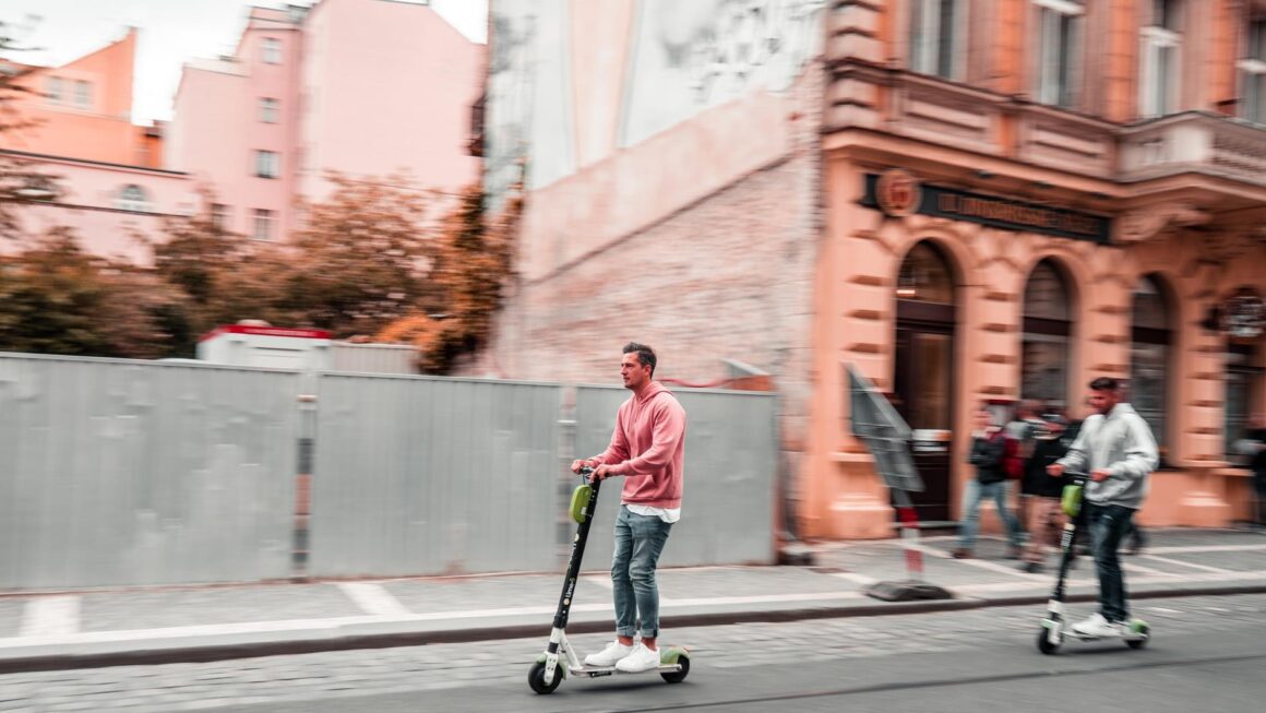 B oldalon innen és túl előadás, Szalai Molli zongoraművész és Budapesti Rollerbike Felvonulás a csütörtöki Nyitányban