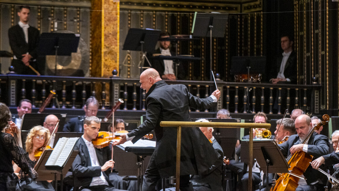 Virtuóz muzsikusok és Újévi Keringővarázs koncert a szerdai Intermezzoban