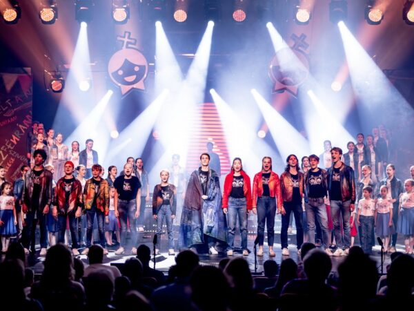 Zenészlegendák kiállítása a Rockmúzeumban és Együtt és egyedül kiállítás a pénteki Intermezzoban