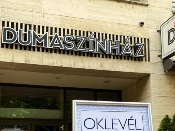 Kováts Kriszta – Víz-dalok koncert és Dombóvári István önálló est a hétfői Nyitányban