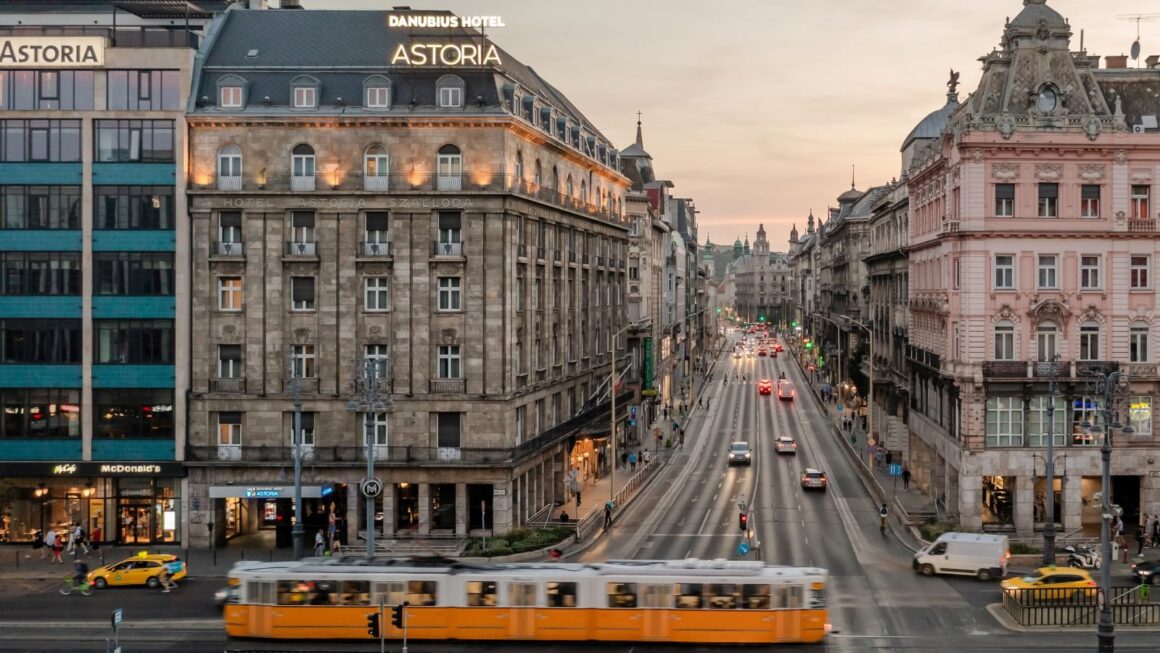Egy befejezetlen életmű és Akt hegedűvel előadás a hétfői Intermezzoban
