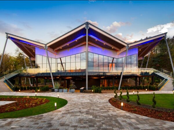 Gödöllői Királyi Kastély őszi és adventi programjai, Sztárfellépők a METTRIN színpadán és Bősze Ádám Mozart bikiniben a szerdai Nyitányban