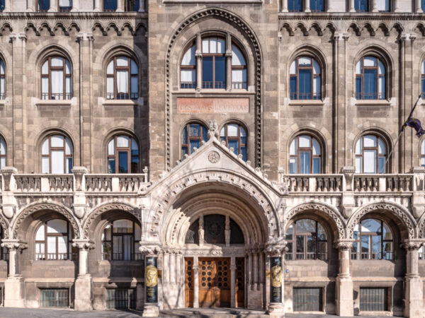 Zene és fényképezés címmel tablókiállítás, Open Books újdonságai és Országos Levéltár programjai a csütörtöki Nyitányban