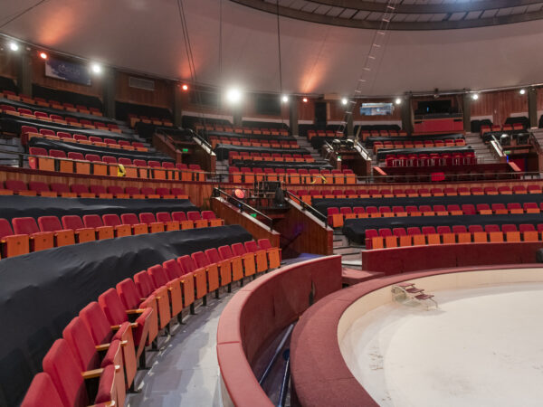 Fővárosi Nagycirkusz új előadása a Holle Anyó, JÖNNEK ÚJ HARANGOK könyv és 15 éves az Orfeum a pénteki Nyitányban