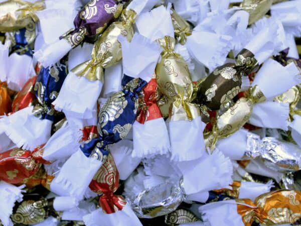 Császárok és királyok ékszerésze kiállítás, Unio Mystica kiadó könyvei karácsonyra és Az év szaloncukra a pénteki Nyitányban