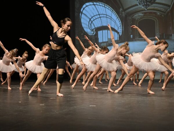 Schubert-Beethoven-est, „Milly álma” táncszínházi előadás és Essentia Artis a pénteki Nyitányban