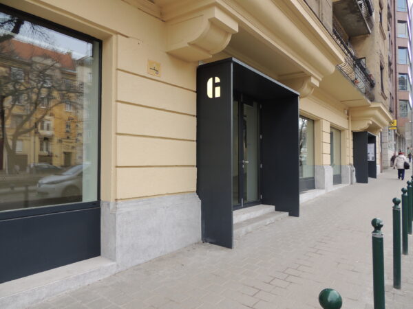 KONTHA Dora fotóművész kiállítása a Hegyvidék Galériában, Biztonság a digitális világban és Az élelmiszerpazarlás divat téma, de mit tehetünk a mindennapokban ellene? a csütörtöki Nyitányban