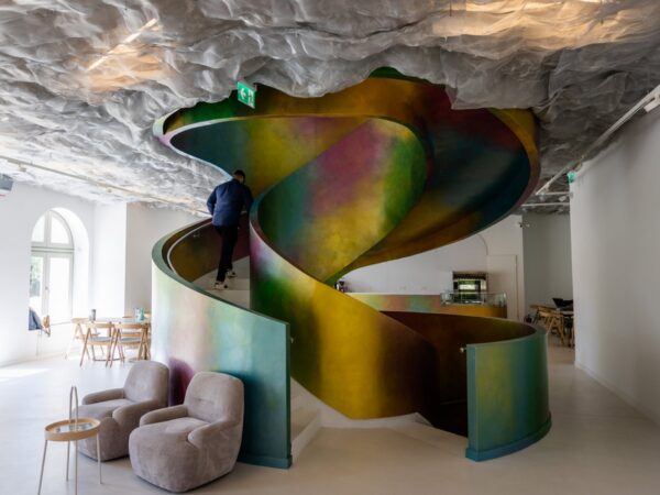 Budán nyílt meg az első hazai Márai Sándor-emlékkiállítás, Antik szőnyegek és kortárs festmények a HAB-ban és A WellMeeting új korszakot nyitott a pénteki Nyitányban