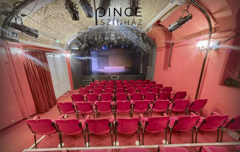 Csoportterápia musicalkomédia bemutató a Pinceszínházban és A sors színei koncert a keddi Intermezzoban